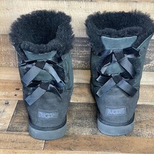 UGG Bailey Bow Women’s Boots Size 8 Black
